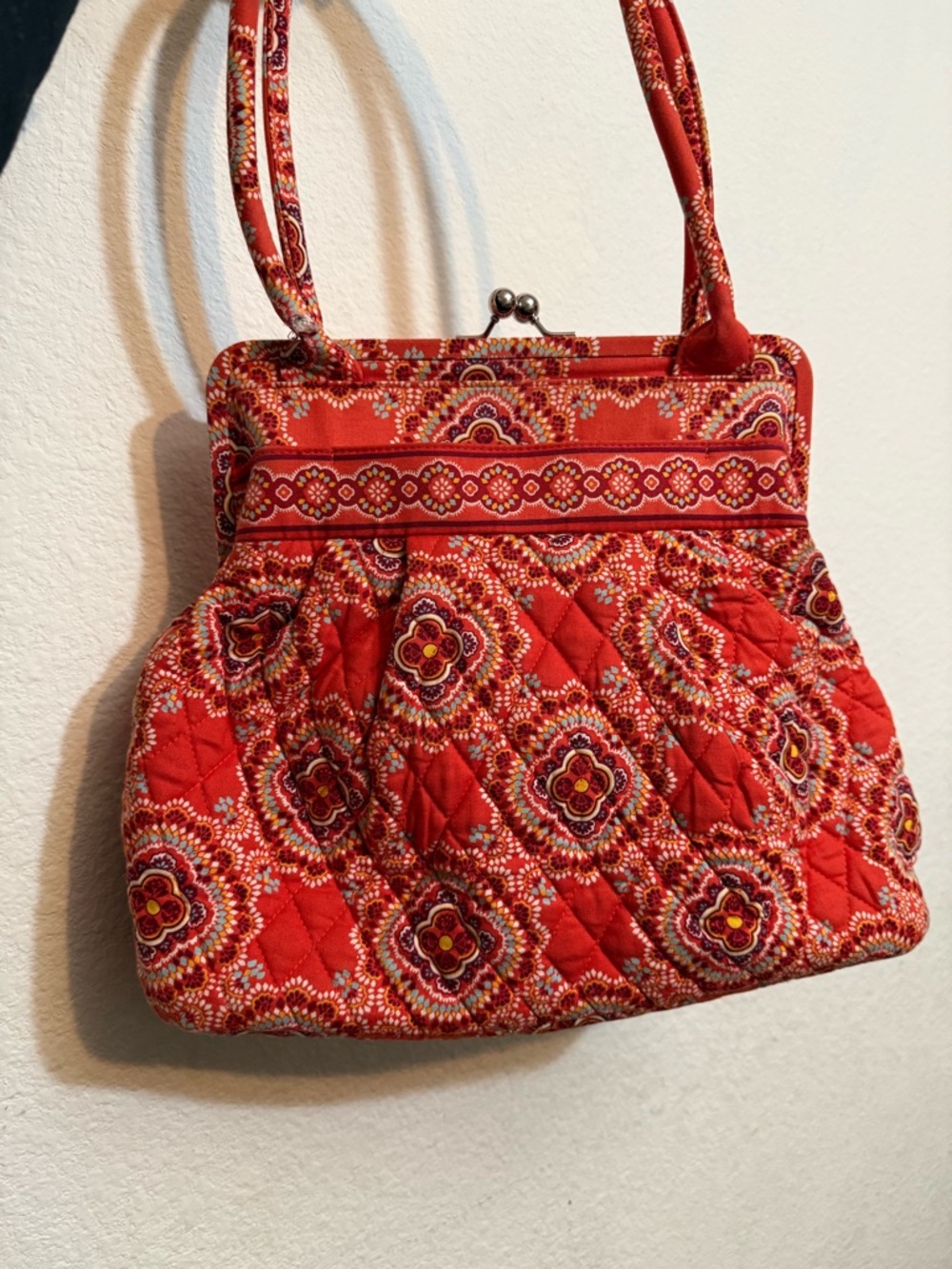 VERA BRADLEY Kisslock ALICE IN PAPRIKA Purse Handbag Pockets Double Strap